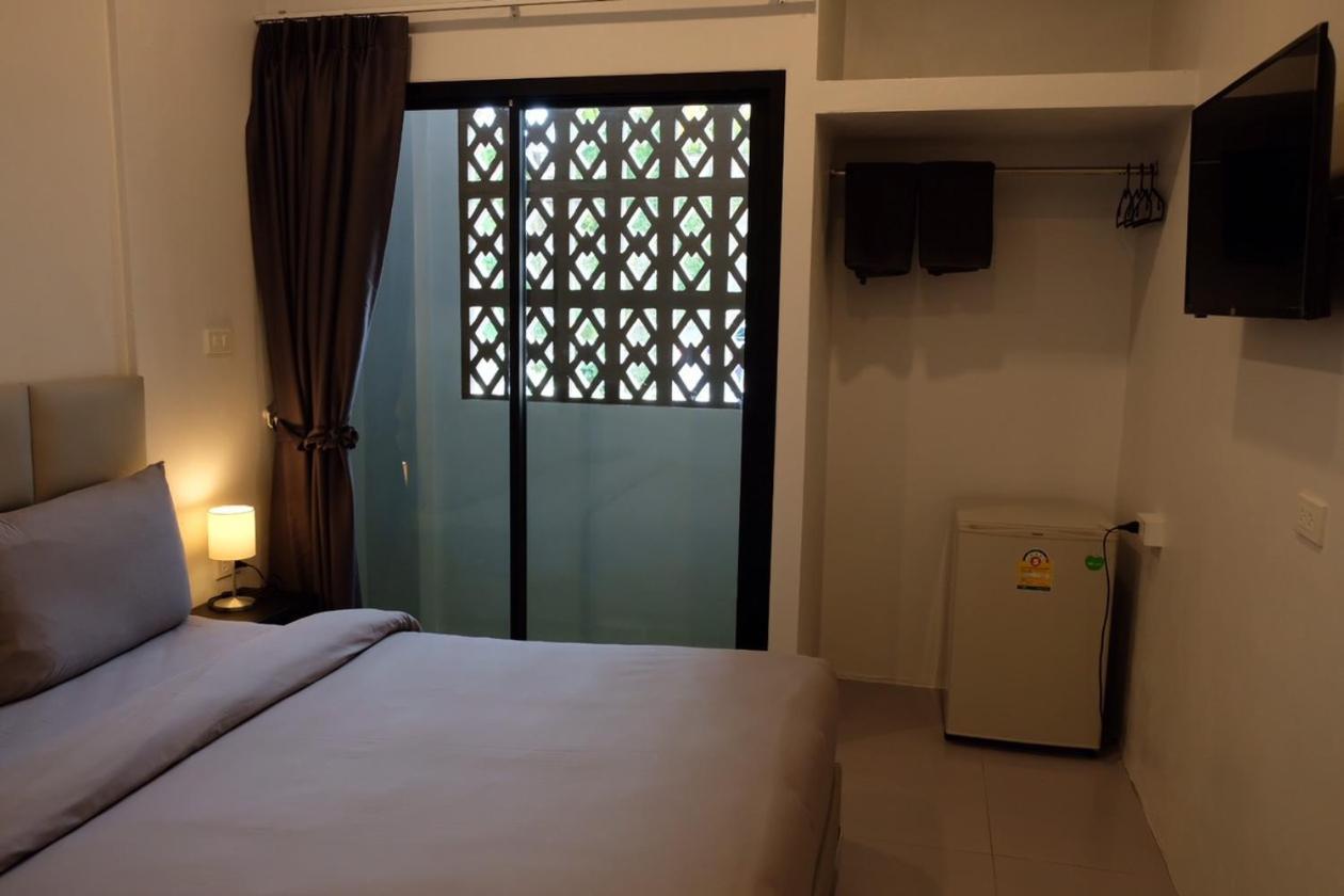 Minimal House Patong (Adults Only) Hostel Exterior photo
