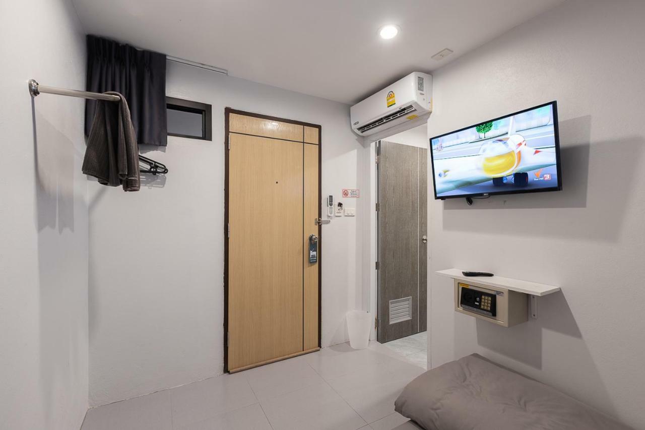 Minimal House Patong (Adults Only) Hostel Exterior photo