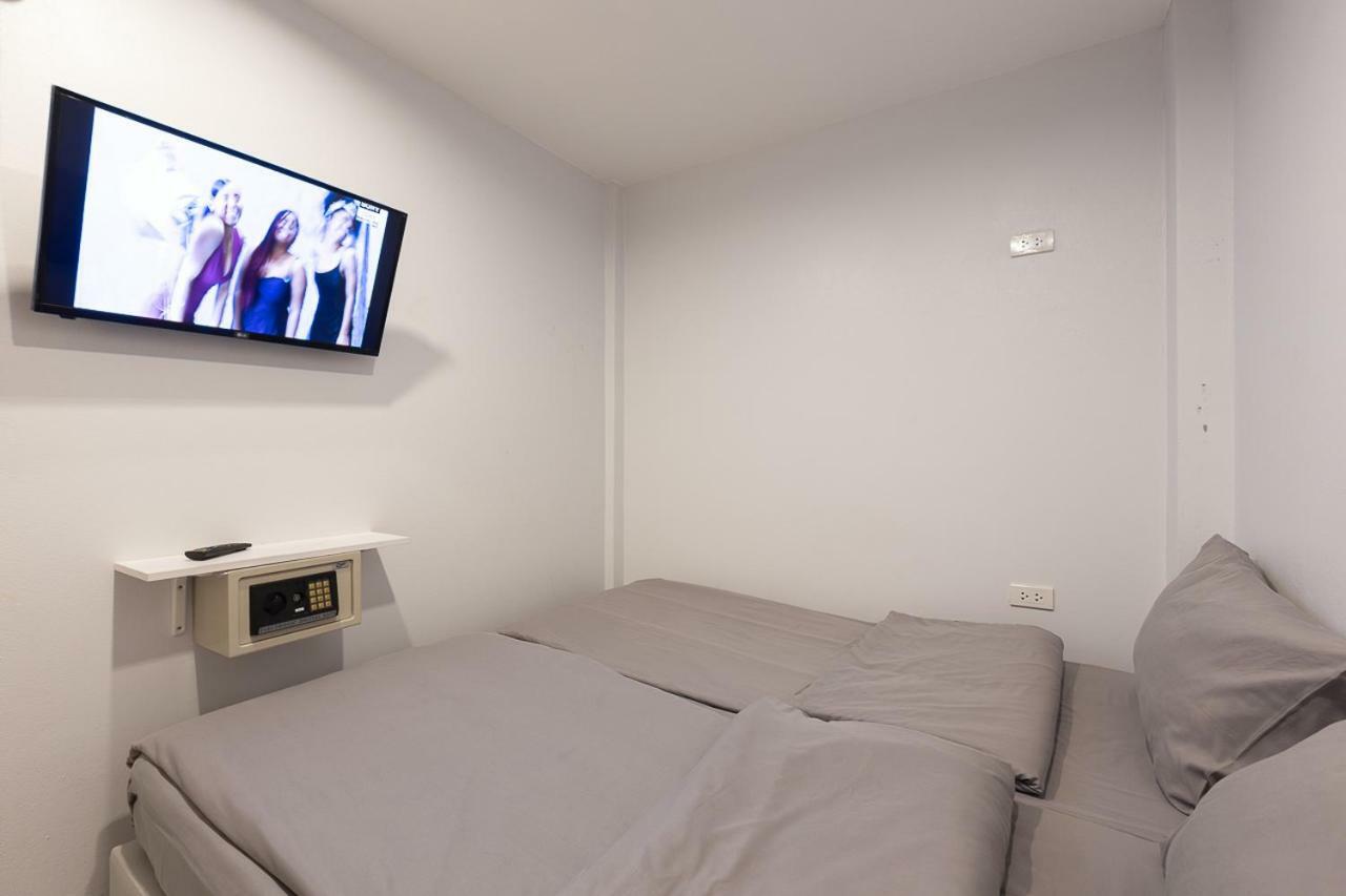 Minimal House Patong (Adults Only) Hostel Exterior photo