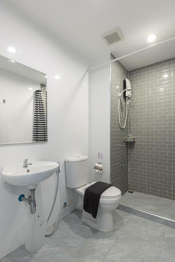 Minimal House Patong (Adults Only) Hostel Exterior photo