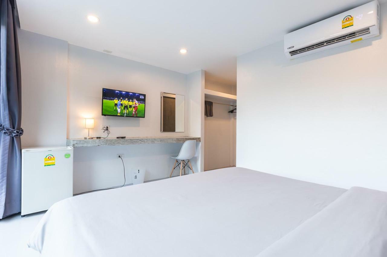Minimal House Patong (Adults Only) Hostel Exterior photo