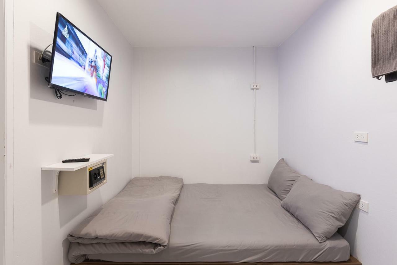 Minimal House Patong (Adults Only) Hostel Exterior photo