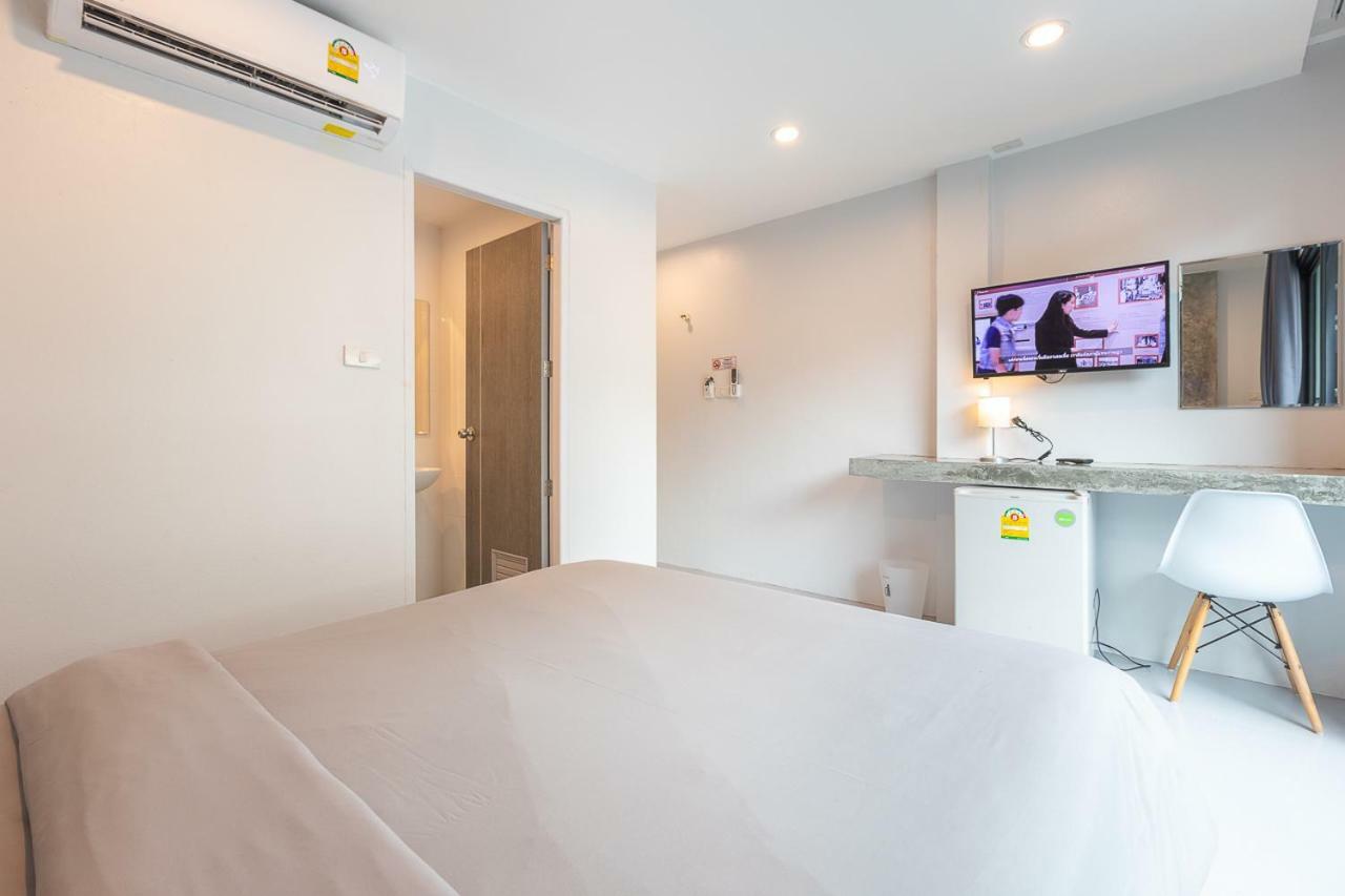 Minimal House Patong (Adults Only) Hostel Exterior photo
