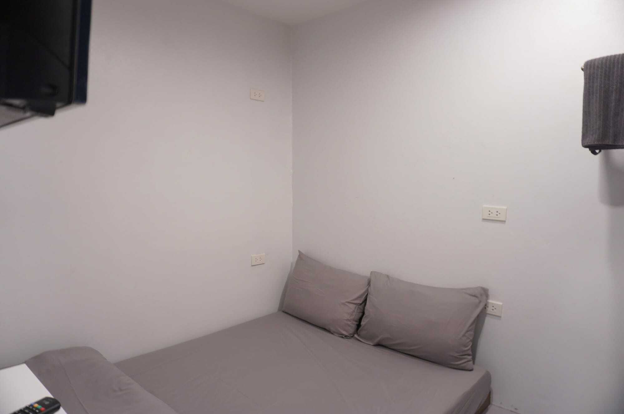 Minimal House Patong (Adults Only) Hostel Exterior photo