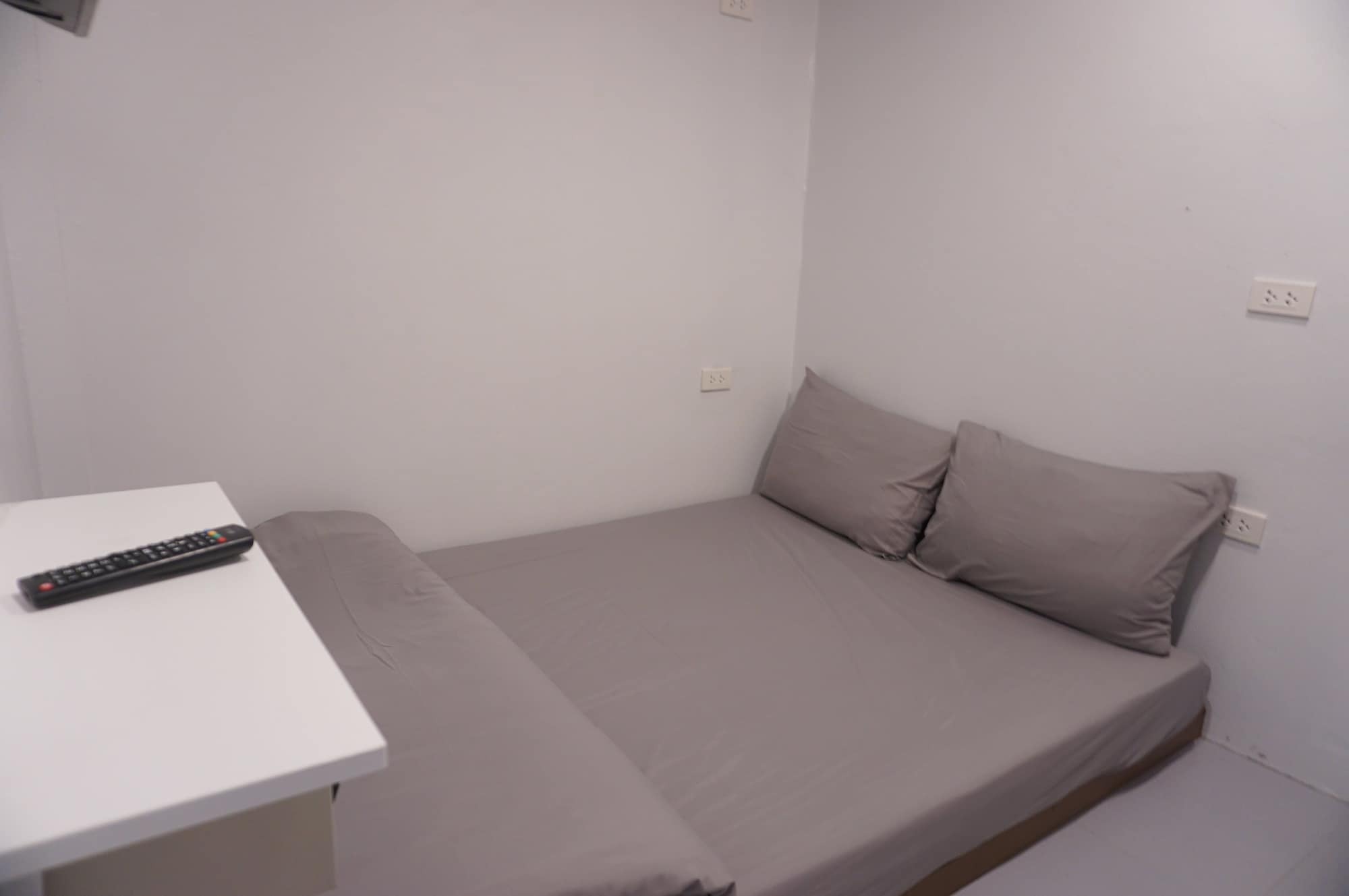 Minimal House Patong (Adults Only) Hostel Exterior photo
