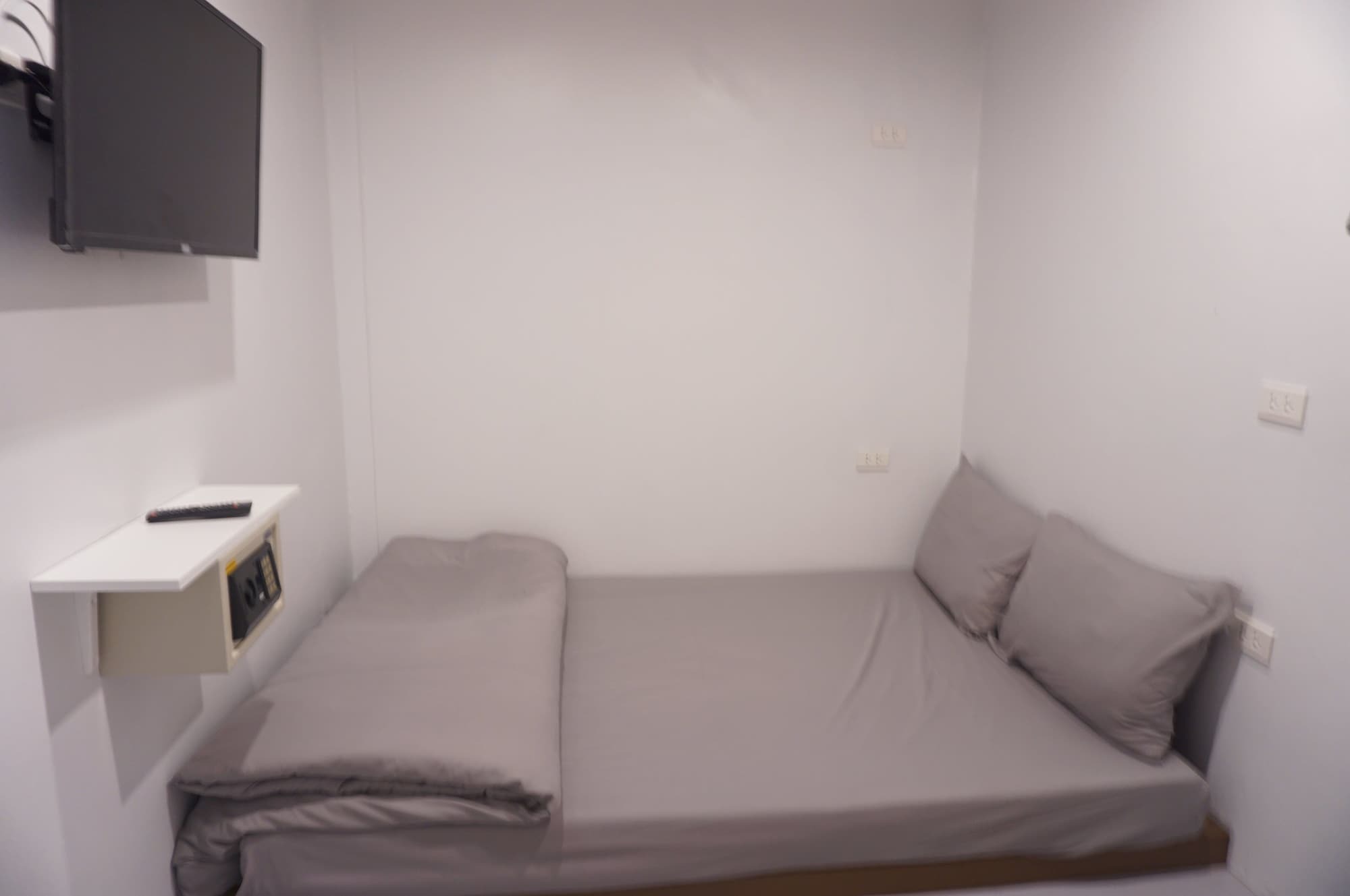 Minimal House Patong (Adults Only) Hostel Exterior photo